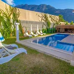 Patara Deluxe 3+1 Villa, Oezel Havuzlu, וילה פאטהיה